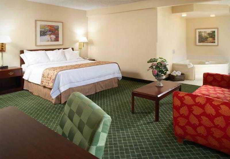 Fairfield Inn By Marriott East Rutherford Meadowlands מראה חיצוני תמונה